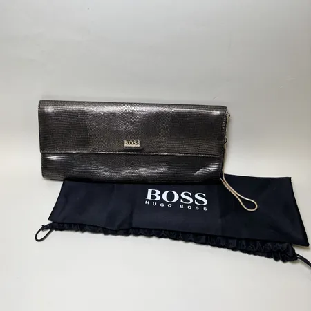 Väska Hugo Boss Clutch 2x13x20cm nr 50249036 Skickas med postpaket.