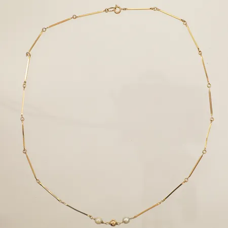 Collier med odlade pärlor Ø5,0mm längd 46cm bredd 1,0-5,0mm 18K Vikt: 3,6 g