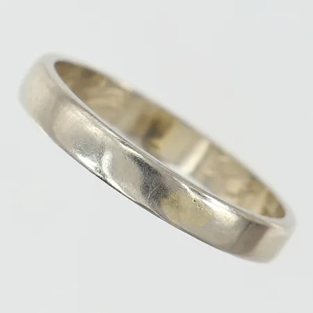 Ring slät stl:18 bredd 3mm gravyr vitguld 18K. Vikt: 2,8 g