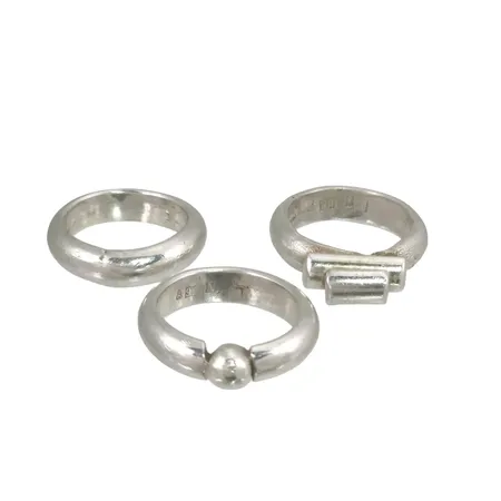 Ringar 3 stycken i silver, stl:18½-18¾ mm, ojämnheter Vikt: 32,1 g