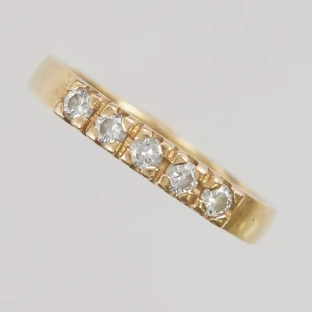 Ring stl17 bredd:2,9mm graverad, med diamanter 5x ca0,05ct 18K 3,0g.