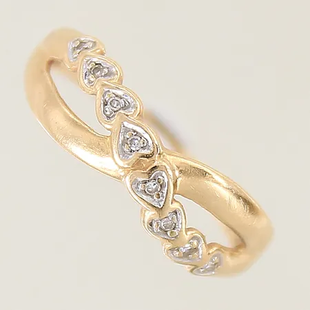 Ring med diamanter 8xca 0,005ct stl:18¼ bredd: 1,3-5,8mm repig 18K Vikt: 1,9 g