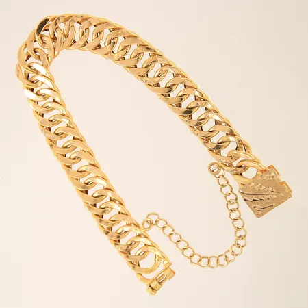 Armband ihålig med säkerhetskedja längd ca 19cm bredd 11mm ostämplad minst 18K Vikt: 17,1 g