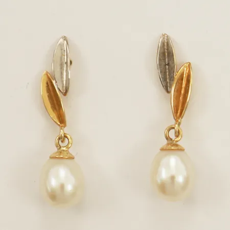 Ett par örhängen tvåfärgade med pärlor längd:20mm 18K Vikt: 1,4 g