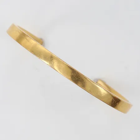 Armring öppen Ø68,5mm bredd 6mm repor 21K. Vikt: 59,6 g