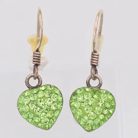 Ett par örhängen med gröna stenar 22mm, 925/1000 silver Vikt: 1,3 g