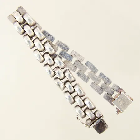 Armband, längd 18,5cm, bredd 12mm, ojämnheter, silver 925/1000 Vikt: 25,5 g