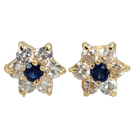 Örhängen, 14K guld, blå och vita stenar, storlek 7 x 7,5 mm, stenar utan anmärkning, olika ploppar i 18K guld Vikt: 1,3 g