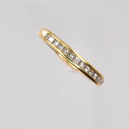 Ring med princess slipade diamanter ca 0,15 ctv, stl 15, 18K Vikt: 2,1 g
