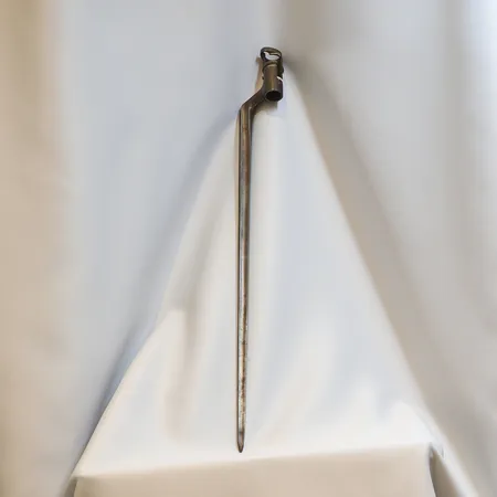 Bajonett 1800-tal längd 56 cm, bruksslitage, No 99, C krönt med krona, m/1867-89, stämplad OK WN  Skickas med paket.