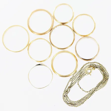 9 ringar med gravyr och defekter, 1 kedja defekt, 14K Vikt: 33,3 g