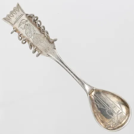Kaffesked med samiskt motiv, tillverkad av Ceson 1953, längd 110mm, silver 830/1000 Vikt: 12,2 g