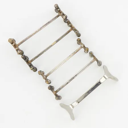 5 Smörhundar, blandade modeller i nysilver och vitmetall.