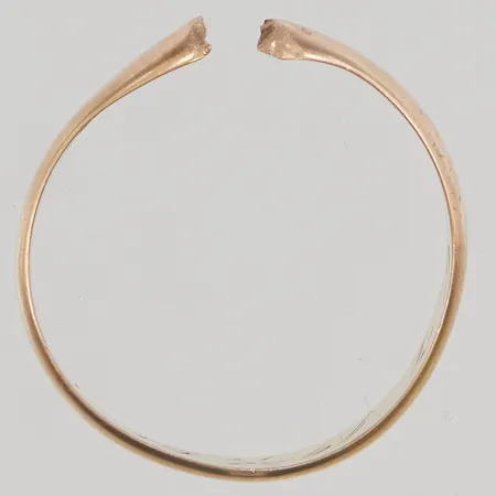 Defekt ring, gravyr, 18K, 2,7g.