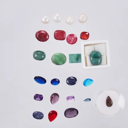 Fyra pärlor 20st stenar i olika färger, behandlade/låg kvalité 