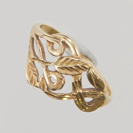 Ring Ø16¾, bredd:11mm, 14K 1,7g.