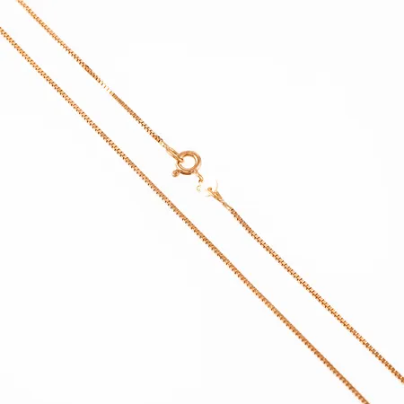 Kedja Venezia i 18K guld. Den är 38 cm lång, 0,8 mm bred och väger 2,6g. Fint skick. Springring.