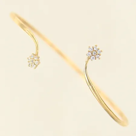 Armring med vita stenar, Ø63mm, bredd 2mm, 9K  Vikt: 2,5 g