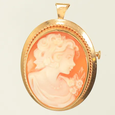 Hänge med camé, längd 34mm inkl ögla, bredd 24mm, 18K, 5,6g bruttovikt 