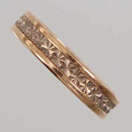 Ring stl 18½, bredd 4,4mm, mönsterdekor, 18K,  Vikt: 4,5 g