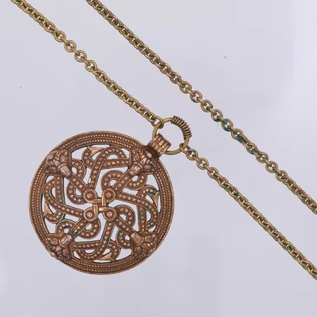 Collier Kalevala hängdel ca 65mm kedjan ca 82cm, brons, träs överhuvudet