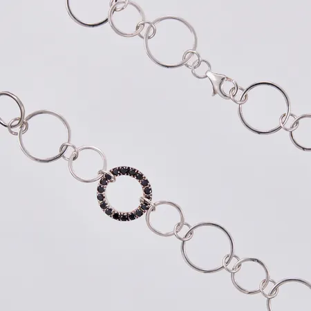 Collier med svarta stenar, längd: ca 44,5cm, bredd: ca 15mm, GHA, 925/1000, silver Vikt: 18,5 g