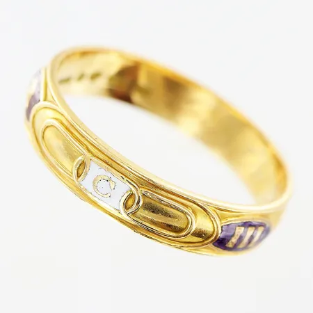 Examensring stl 23½, bredd 5,5mm, emalj, gravyr, 18K. Vikt: 7,2 g