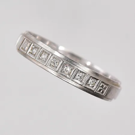 Ring vitguld med gammalslipade diamanter 0,06ctv, stl 18¼, 18K Vikt: 2,9 g