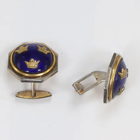 Ett par Manschettknappar med "Tre Kronor" Ø24mm, i vit/gulmetall samt emalj 1900-tal 