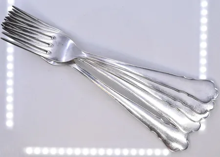 5 gafflar, modell Chippendale, längd 20,5 cm, silver 830/1000. Vikt: 254,8 g