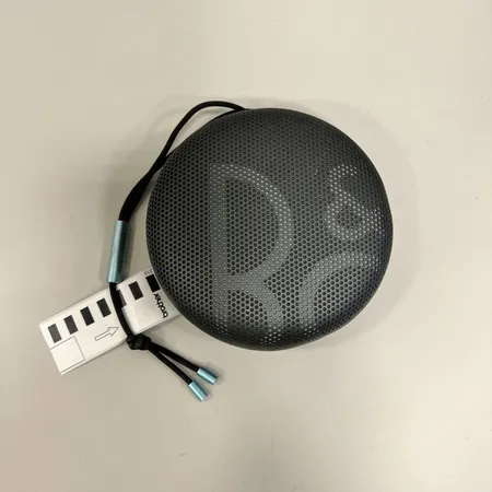 Högtalare Bang & Olufsen, Beosound A1 2nd Gen, bluetooth, bruksmärken, liten buckla, inga tillbehör.