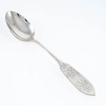 12 kaffeskedar i silver (830/1000) av modellen Tornedal/Finnmyrten. Längd 122 mm, vikt 177,3g. Fint skick. Schatull för 12 kaffeskedar medföljer. 