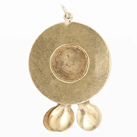 Hänge i form av hatt med kastanjetter, en del saknas, höjd 30mm, bredd 20mm, 18K guld Vikt: 1,7 g