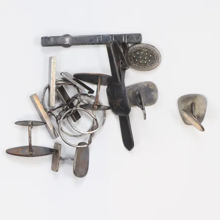 Diverse silver, Manschettknappar, slipshållare silver 830-925/1000 Vikt: 73,9 g