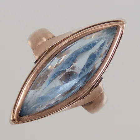 Ring med blå sten stl 18¼, bredd 2,8-28,7mm, nagg, repor, sliten sten, sten lös i fattning, 14K, Bruttovikt 5,1g.