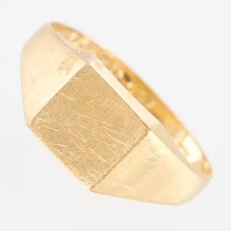 Klackring, stl 19½, bredd 3-9mm, gravyr, repig, 18K Vikt: 2,4 g