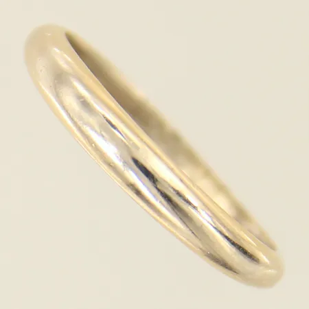 Ring, stl 18½, bredd 2-3mm, vitguld, i behov av omrodiering, 18K  Vikt: 1,7 g