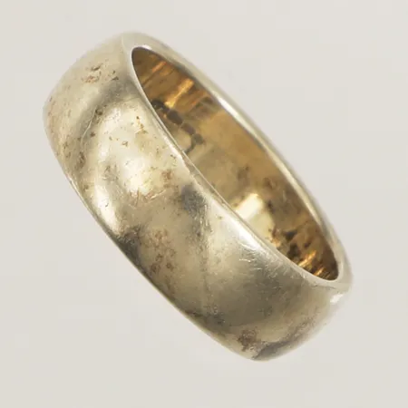 Ring slät, stl 16, bredd 6mm, slitage, 9K  Vikt: 6 g