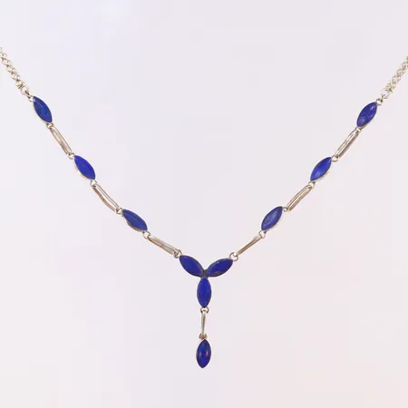 Collier med blå stenar, 53,5cm, bredd 2,5mm, något bucklig, silver Vikt: 10,1 g