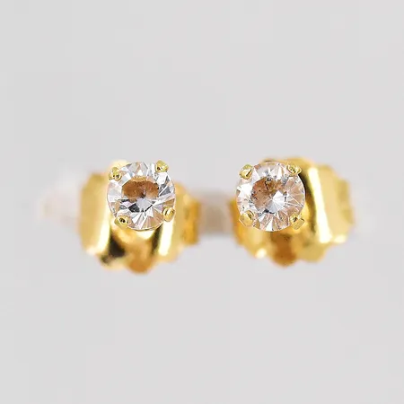 Ett par örhängen, vita stenar, 18K Vikt: 0,3 g