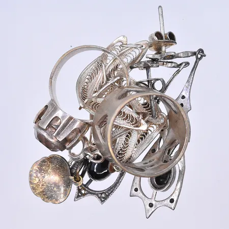 Diverse silver, 830/1000. Vikt: 15,4 g