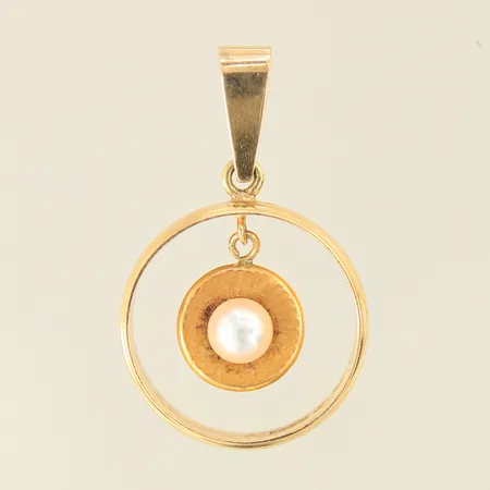 Hänge med odlad pärla, omarbetad ring, 38x24mm, gravyr, 18K  Vikt: 9,2 g