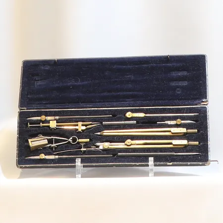 Två Set Mätinstrument / Skrivset från Lucesa och Fach E.O Richter & Co, troligen 1900-talets första hälft, med slitage   Vikt: 0 g