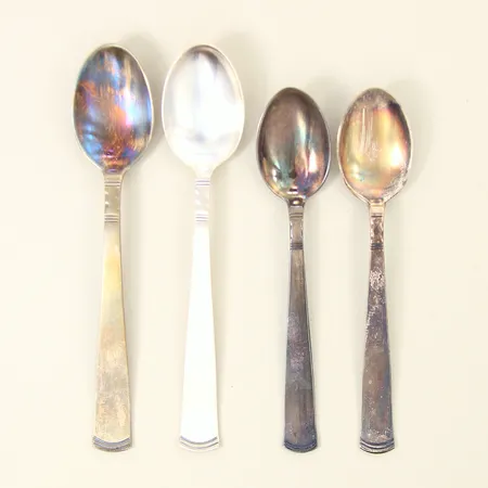 Teskedar, två stycken, Kaffeskedar, två stycken, modell Rosenholm, silver 830/1000 Vikt: 52,8 g