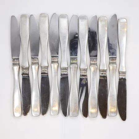 12st Smörgåsknivar modell Uppsala längd 15cm, blad i rostfritt stål MGAB silver 830/1000 Vikt: 661,6 g
