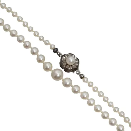 Pärlcollier, doserad modell, odlade sötvattenspärlor Ø3,5-7,5 mm, blåvitrosa ton, lås i silver 925/1000, lås Ø12 mm, längd 58 cm  Vikt: 13,7 g