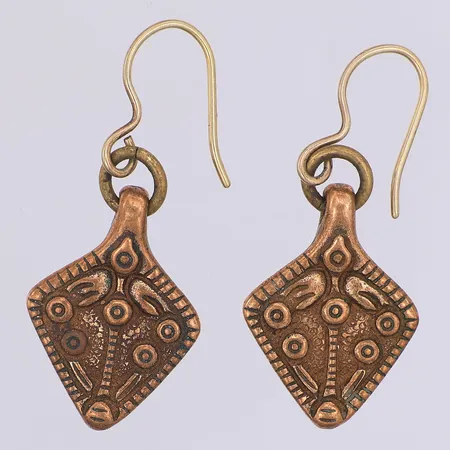 Ett par örhängen Kalevala 38mm, brons