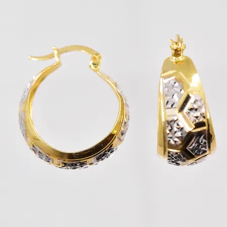 Ett par örhängen, Ø17mm, bredd 10,5mm, guld och vitguld, mönstrade, 14K Vikt: 4,2 g