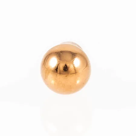 Ett örhänge i 18K guld. Slät kula Ø 6 mm. Vikt: 0,4g. Snurrebuss saknas, men ny i plast medföljer.