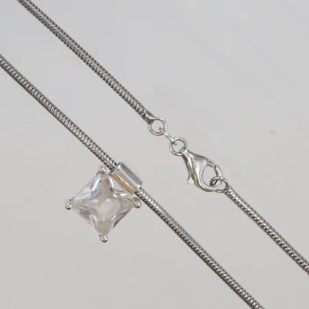 Kedja med integrerat hänge med vit sten Thomas Sabo längd kedja 42cm bredd ca 1mm längd hänge 12mm silver 925/1000 Vikt: 7 g